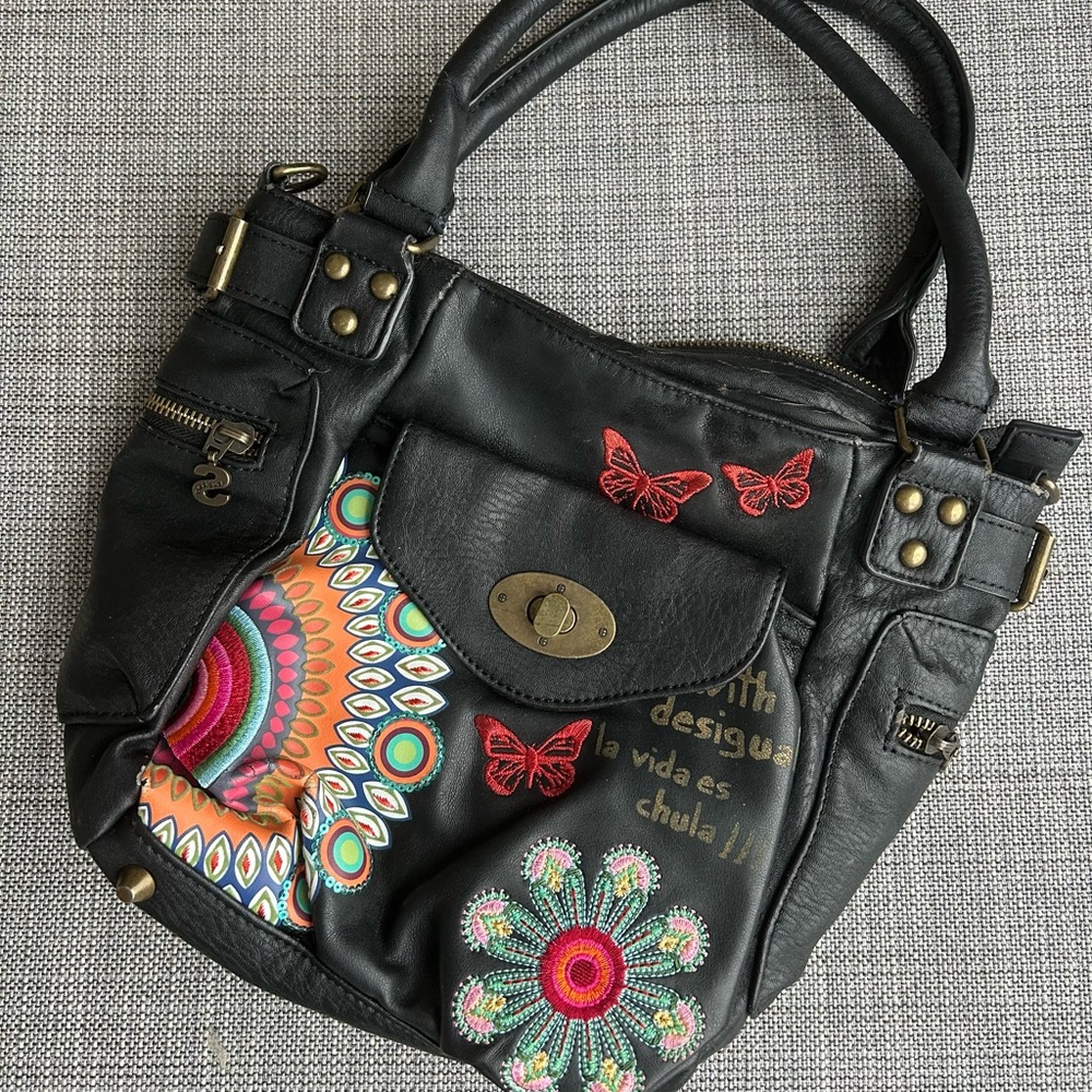 Desigual bag for woman, black bag, embroidered, modern and fun!